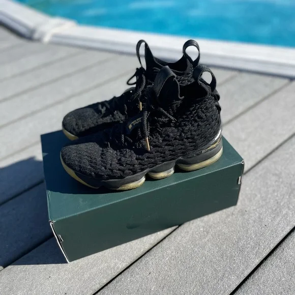 LeBron 15 'Metallic Gold' - Picture 3 of 6